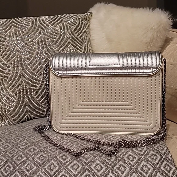 Tory Burch quilted leather shoulder bag - Picture 4 of 15